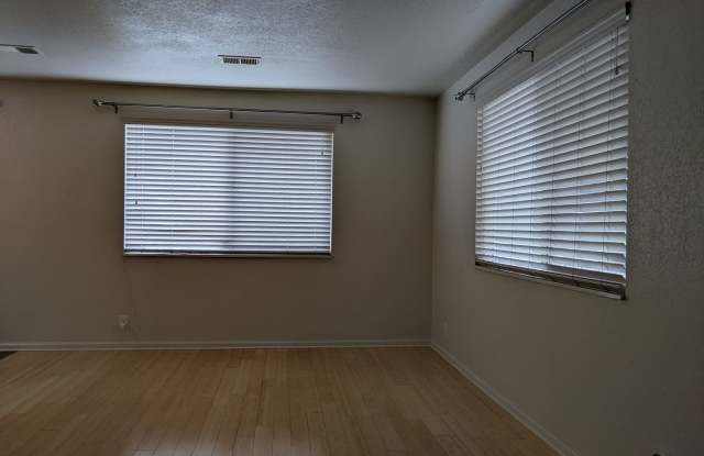 Bright & Cozy 2-Bedroom Condo with Garage, Central A/C & Exceptional Storage! Gallery 4