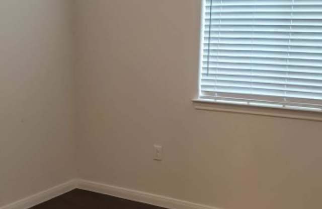 1562 Marbach Oaks Gallery 2