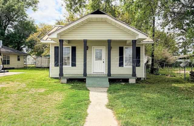 Move-In Ready in Sulphur | Updated 2BR Home w/ Covered Front Porch + Granite Countertops photos photos