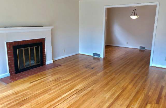 4707 Phinney Ave. N. Gallery 3