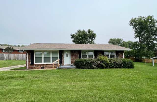 NEW PRICE REDUCTION!! AWESOME HOME LOCATED IN THE BEARDEN AREA!!! - 8039 Gleason Drive, Knoxville, TN 37919