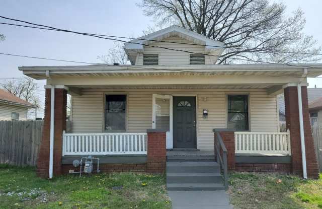 Nice 2 Bedroom 1 Bath House *EHA Accepted* - 909 North 5th Avenue, Evansville, IN 47710