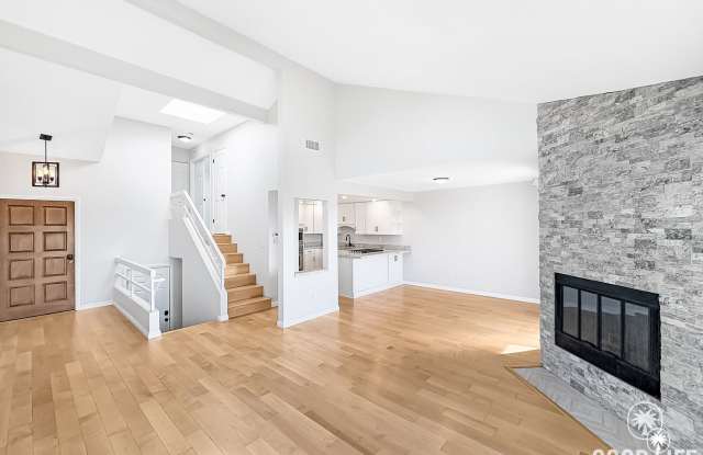 Modern Coastal Property In Gated Encinitas Community | 3BD/2.5BA w/Garage - 925 Hygeia Avenue, Encinitas, CA 92024