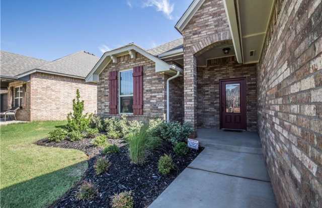Beautiful 4 Bedroom 2 Bath Home in Mustang School District! Gallery 3