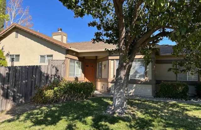 Remodeled 3 Bedroom Elk Grove House Gallery 1