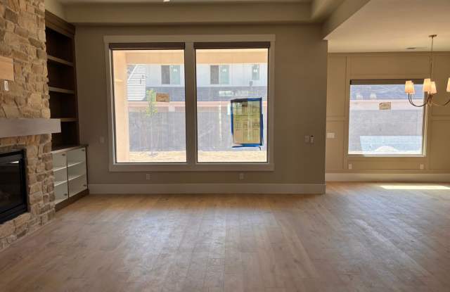 Gorgeous single story in Finley Farms within walking distance to Crimson High School Gallery 4