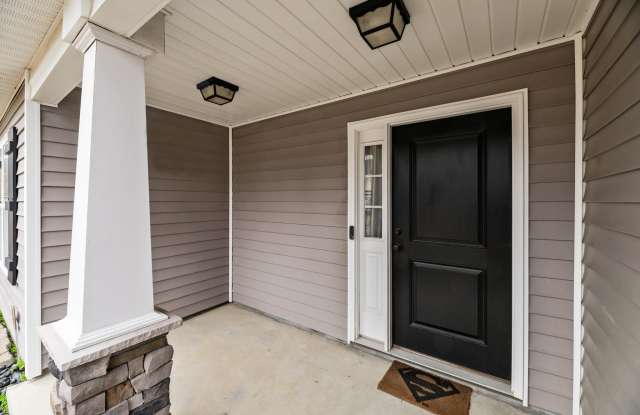 211 Lynden Lane Gallery 3