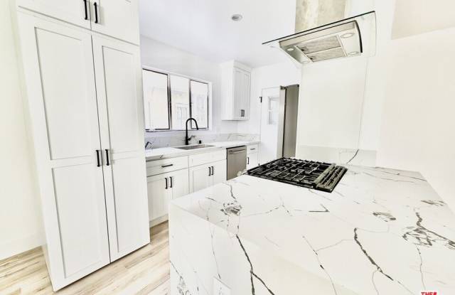 121 S Crescent Dr - 121 South Crescent Drive, Beverly Hills, CA 90212