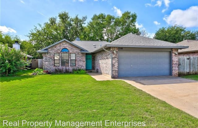 1200 NE 8th St - 1200 Northeast 8th Street, Moore, OK 73160