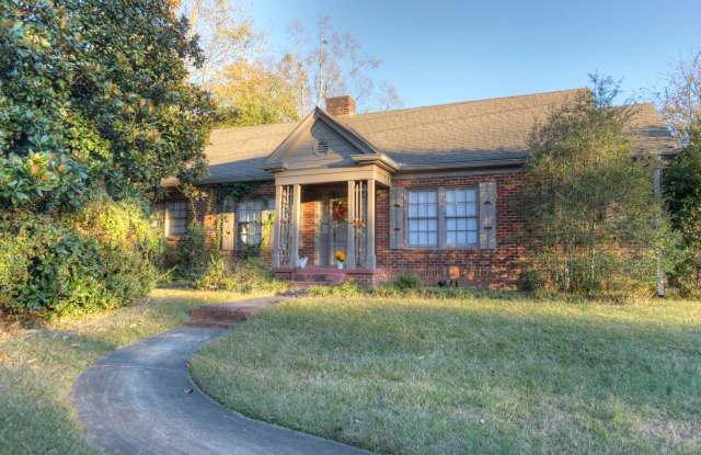 Split- Level Unit in Normaltown! - 695 King Avenue, Athens, GA 30606