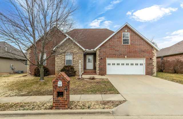 Charming 4 bedroom home available in Nixa photos photos