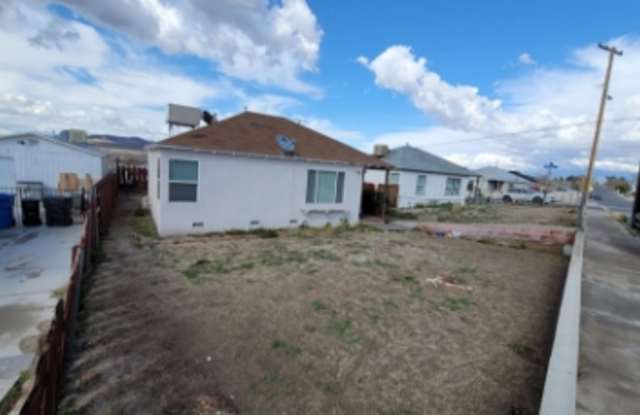 2 Bedroom 1 Bath home w/ washer Dryer Hook Ups. Gallery 4