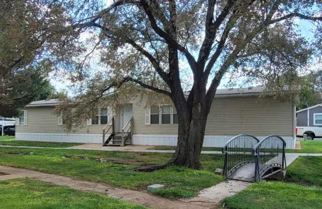 BEAUTIFUL 4 BEDROOM DOUBLEWIDE IN COMMANDER'S PALACE Gallery 1