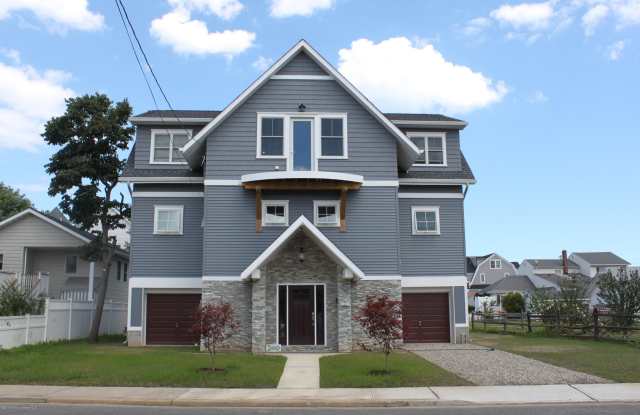 25 Riverdale Avenue photos photos