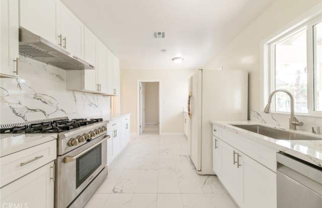 14608 Poulter photos photos