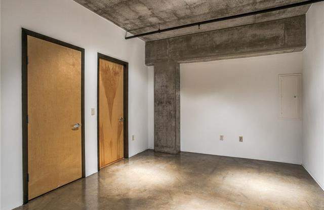 1999 Mckinney Avenue Gallery 3