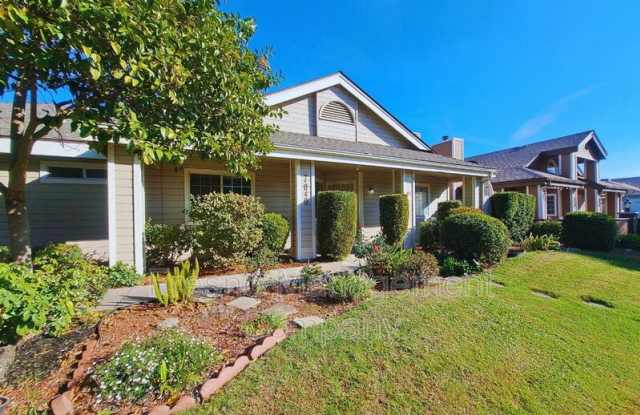 7040 N. Thorne Ave. - 7040 North Thorne Avenue, Fresno, CA 93650