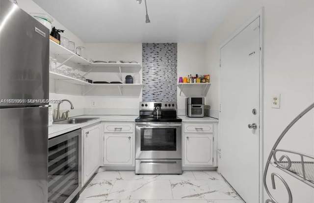 4043 NW 16th St photos photos