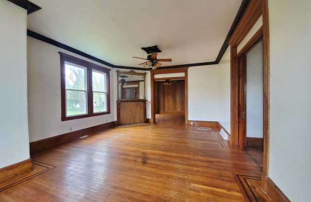Gorgeous 4-5 Bedroom Home FOR RENT in Bridgeton $1800 - 30 South Giles Street, Bridgeton, NJ 08302