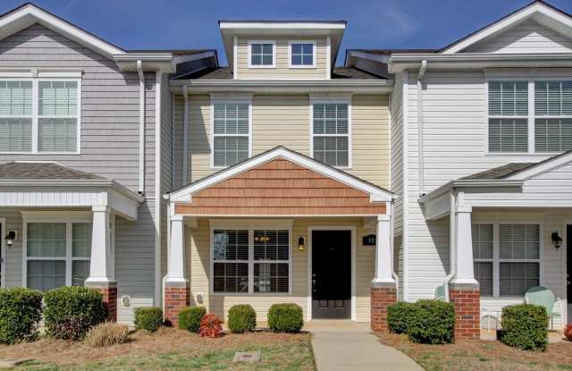 Charming Condominium With Breakfast Bar Close To Tennova, Shopping and I-24 - 303 Sam Houston Circle, Clarksville, TN 37043