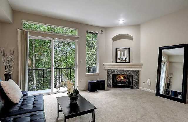 Gorgeous Townhouse in the Heart of Kirkland W/ Community Fitness Center & Hot Tub! Gallery 3