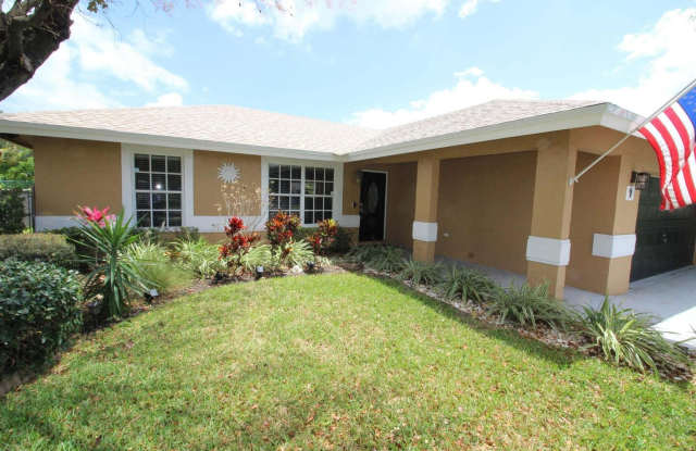 147 Nw 10th Ave - 147 Northwest 10th Avenue, Delray Beach, FL 33444