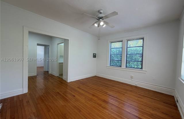 320 Mendoza Ave Gallery 2