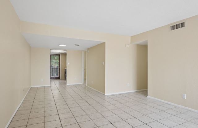 1927 E Hampton Ave #216 Gallery 4