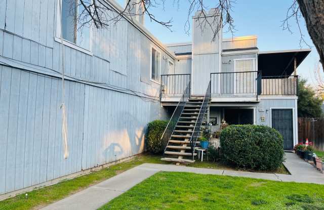 Nice and Cozy Upstairs Triplex Unit photos photos