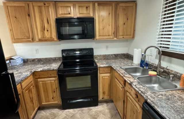 Upper Level Unit In Independence Park Gallery 1