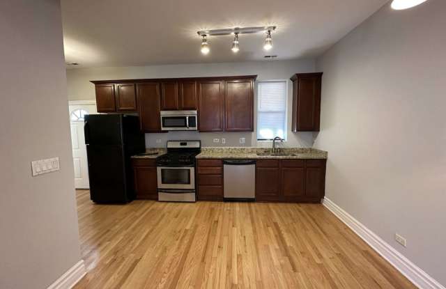 3923 W Altgeld St Gallery 3