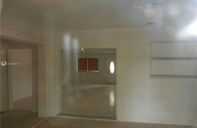 6889 Southwest 16th Court Gallery 3