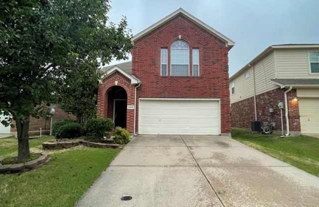 2828 Coyote Ridge Drive - 2828 Coyote Ridge Drive, Fort Worth, TX 76244