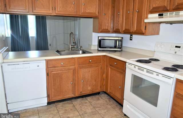 9234 REDBRIDGE COURT Gallery 3