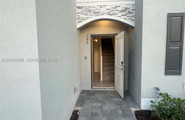 106 SE 11th CT Gallery 2