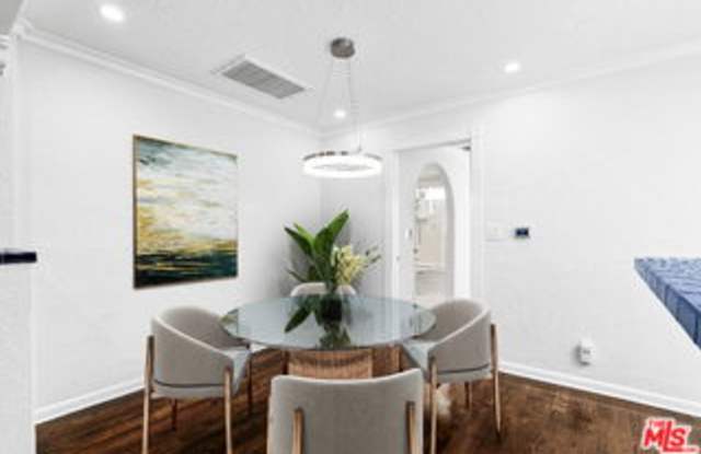 916 North Alfred Street Gallery 3