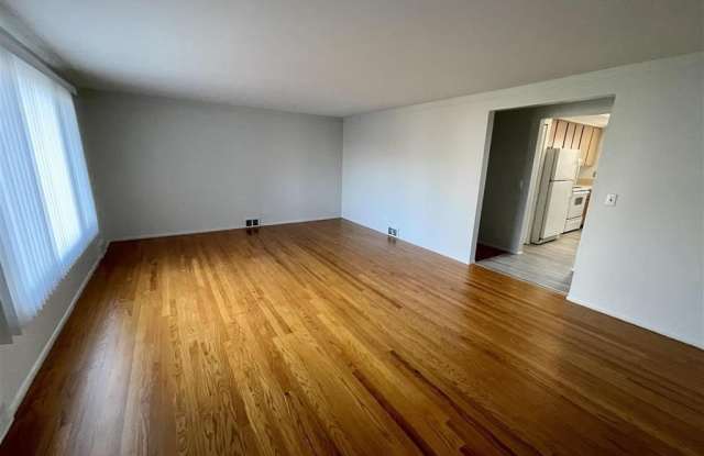 17982 Bayne Street Gallery 2