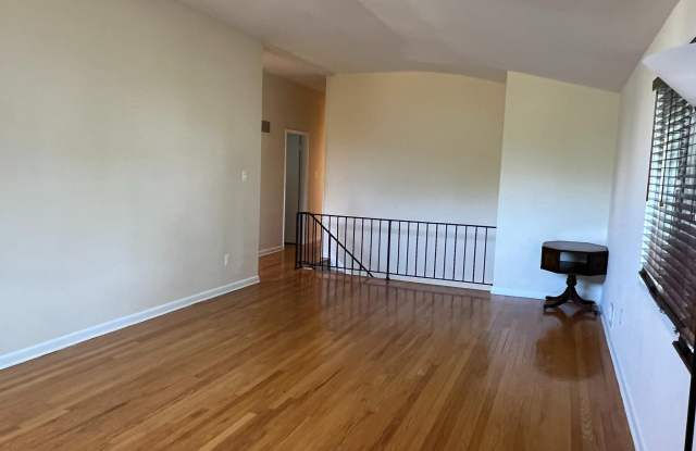 6812 ROSEMONT DRIVE Gallery 3