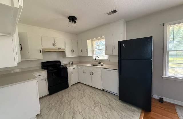 Now Available! Charming 3 Bedroom, 1 Bathroom Home in Muscle Shoals, AL Gallery 4
