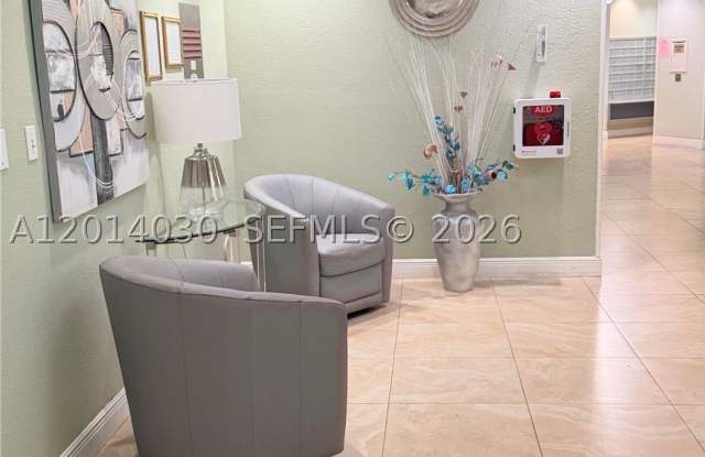 900 Saint Charles Pl Gallery 3