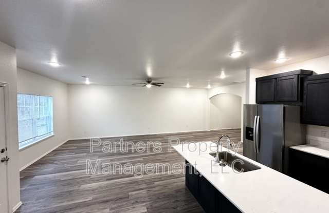 1035 South Benchmark Lane - 1 Gallery 2