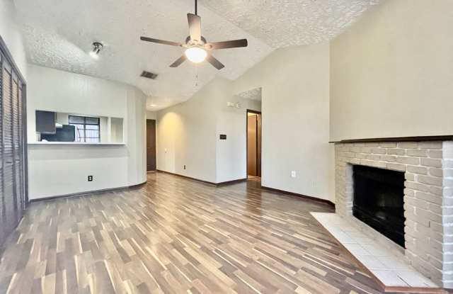 Gorgeous Condo, 2 Bedrooms/2 Balconies/2 Bathrooms - WALK TO CAMPUS! - Reduced Deposit photos photos