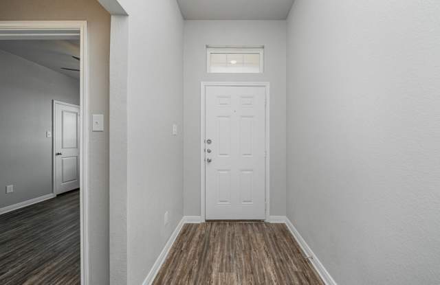 Bright & Cozy Home Gallery 3