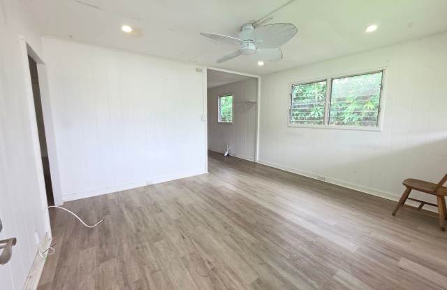 Central Hilo 3BD/1BA Home | Water, Gas & Yard Included | $1,700 Gallery 4