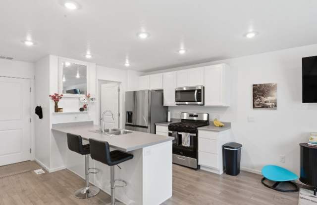 1796 North Blue Iris Avenue Gallery 3