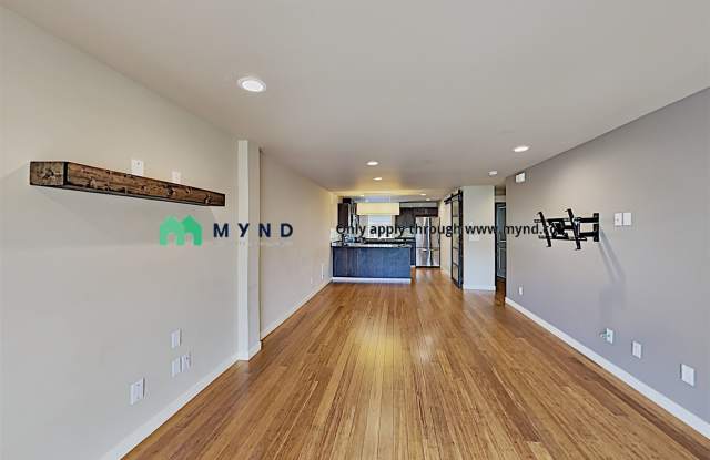 5024 Delridge Way SW Unit B Gallery 3