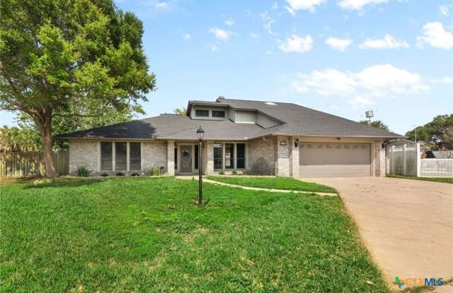 116 Newport Drive - 116 Newport Drive, Victoria, TX 77904