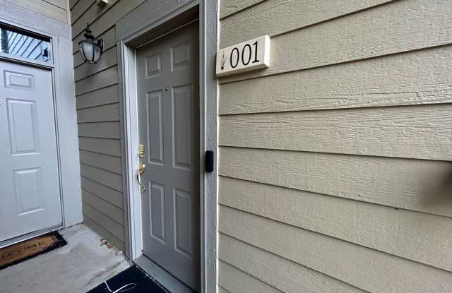 $0 DEPOSIT OPTION! LUXURIOUS 3BED/2BATH CONDO WITH MODERN UPGRADES photos photos