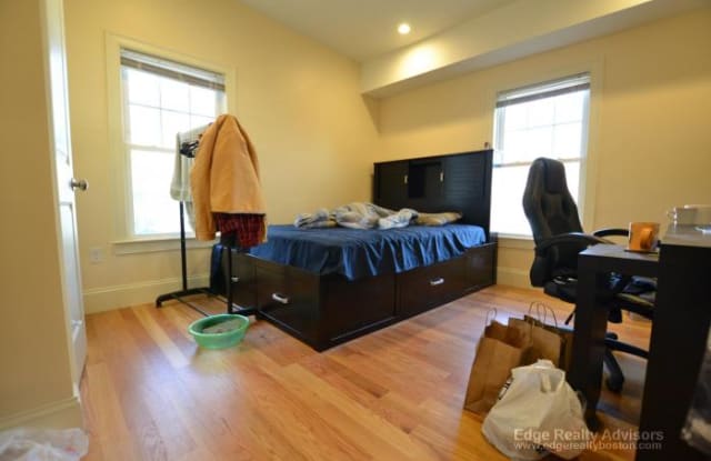 21 Higgins St. - 21 Higgins Street, Boston, MA 02134