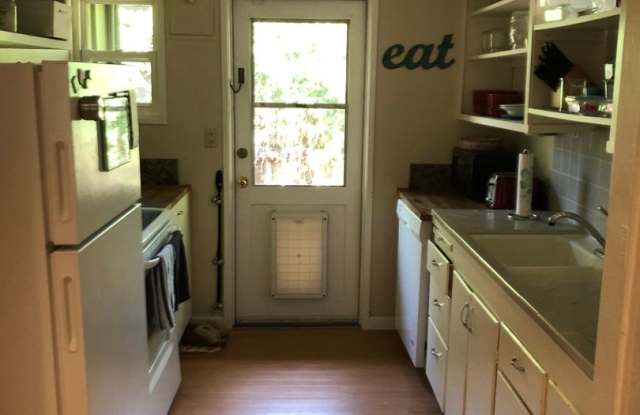 Centrally Located - 842 Oak Avenue, Davis, CA 95616